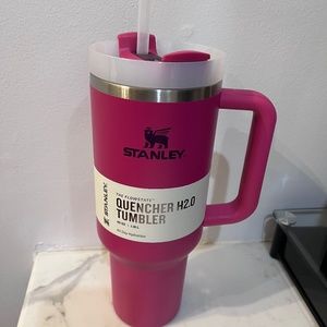 Stanley quencher flowstate tumbler 40 Fl oz, pink fuchsia , rare , new